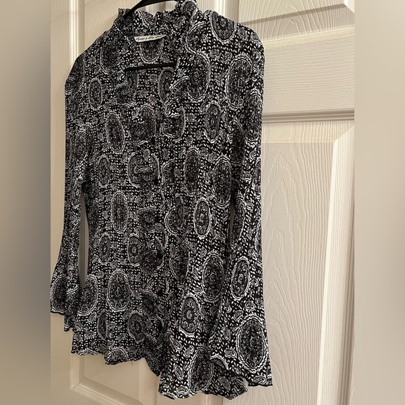 LARRY LEVINE~ BLACK/ WHITE~ BLOUSE~LG - Picture 5 of 8